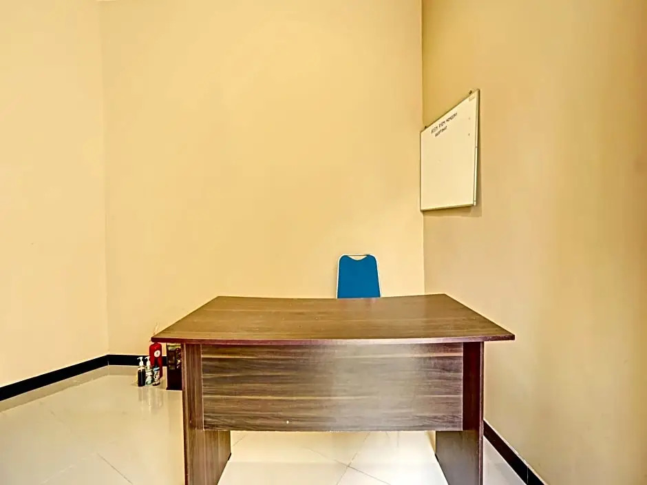 SPOT ON 90664 Adem Ayem Homestay