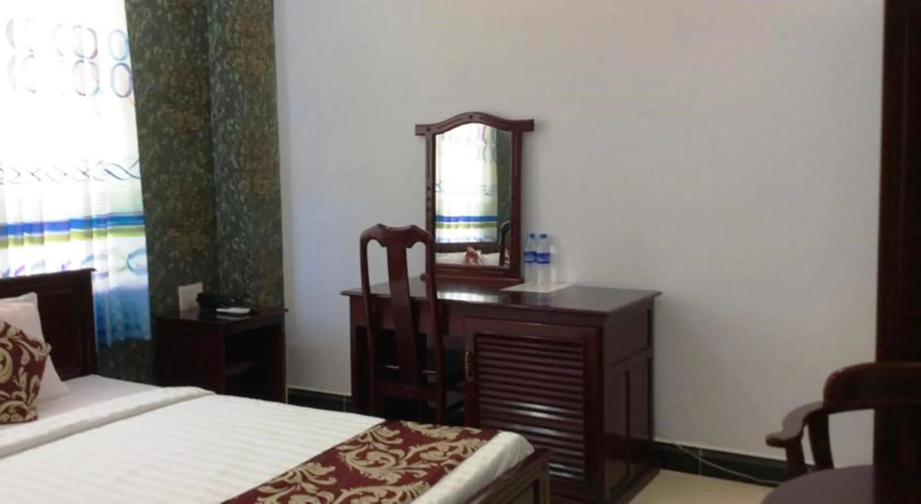 Thi Long Phụng Hotel