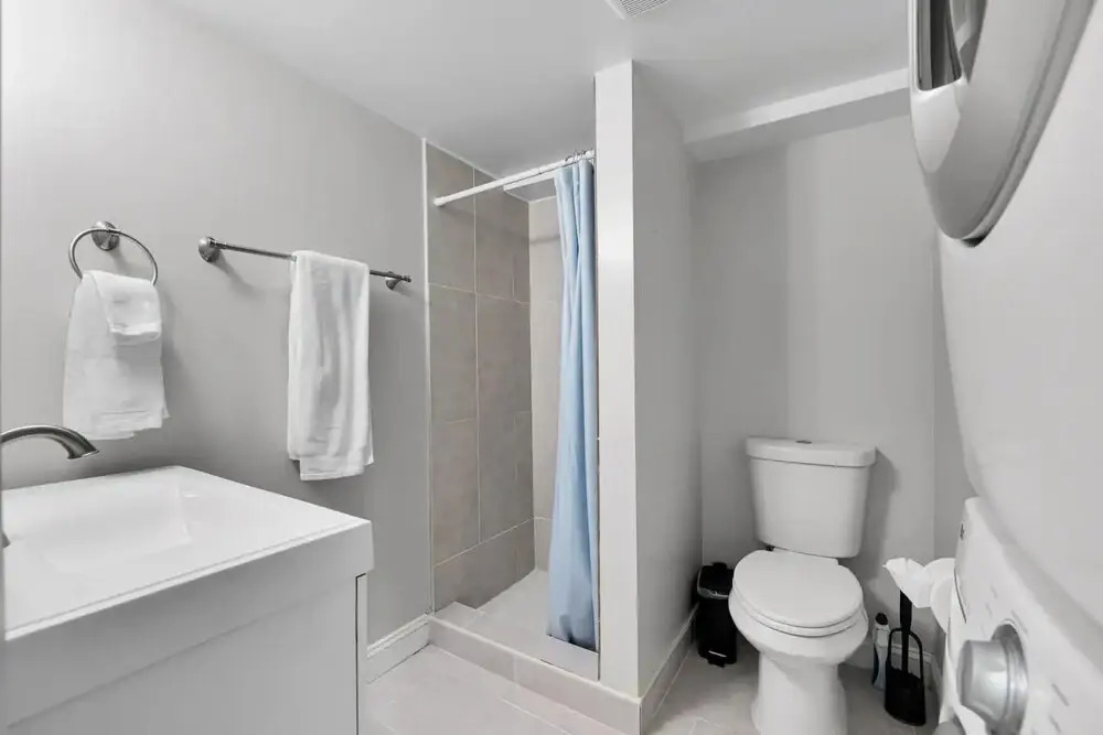 3-br DC Townhome Getaway Close to It All