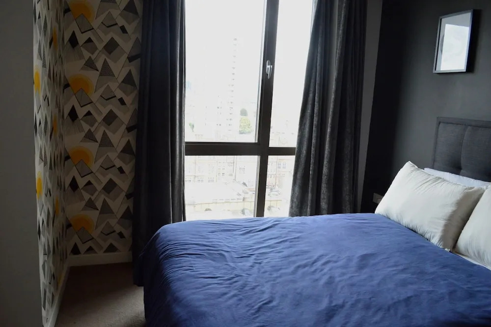 1 Bedroom Apartment With City Views