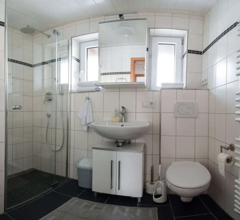 Ruhiges Apartment mit Sauna, Burggen