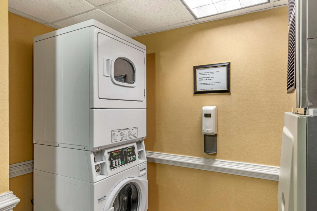 Quality Inn Fayetteville Near Historic Downtown Square