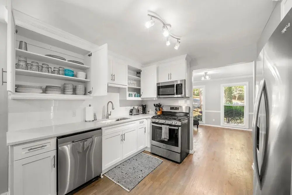 Beautiful Large Newly Renovated 5 Bedroom House