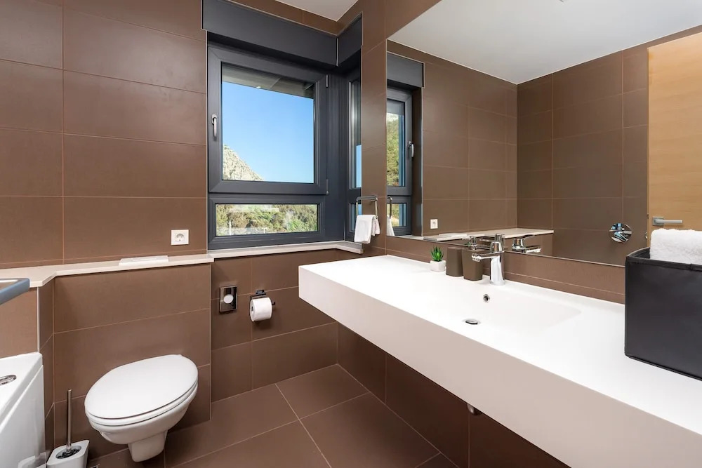Last Minute Offer,heated Infinity Pool,sea and Mountain View,