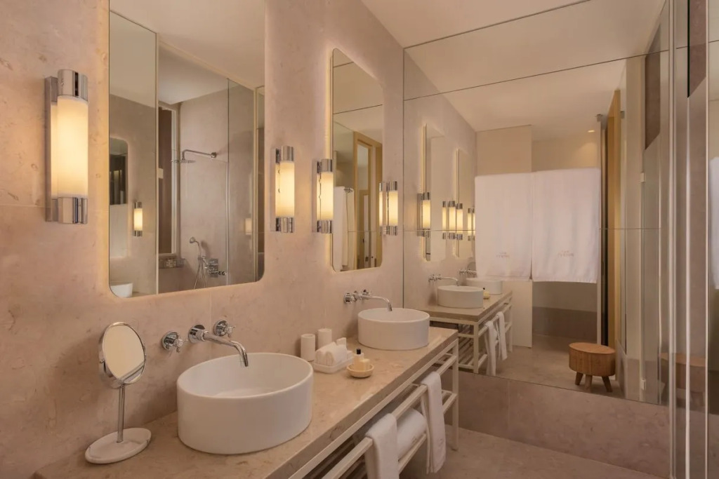 The Ivens, Autograph Collection