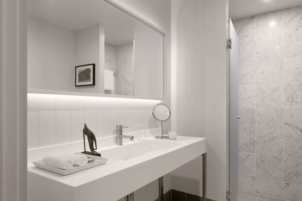 Burbury Hotel & Apartments