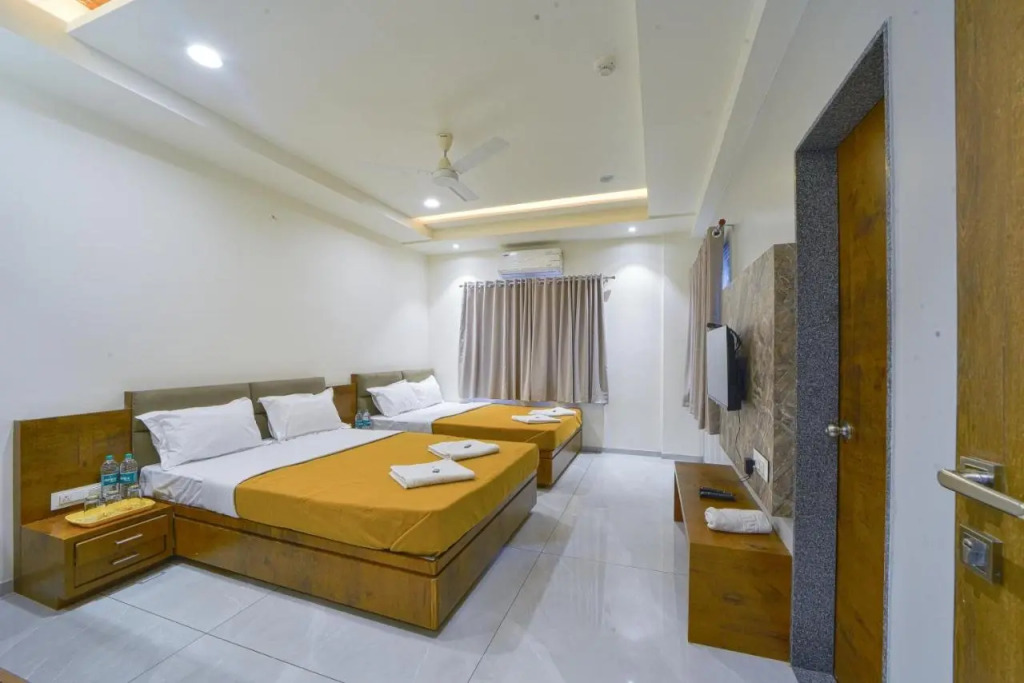 Hotel TrushaDham Near to Mahalaxmi Temple Kolhapur