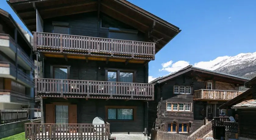 Chalet Aroleid