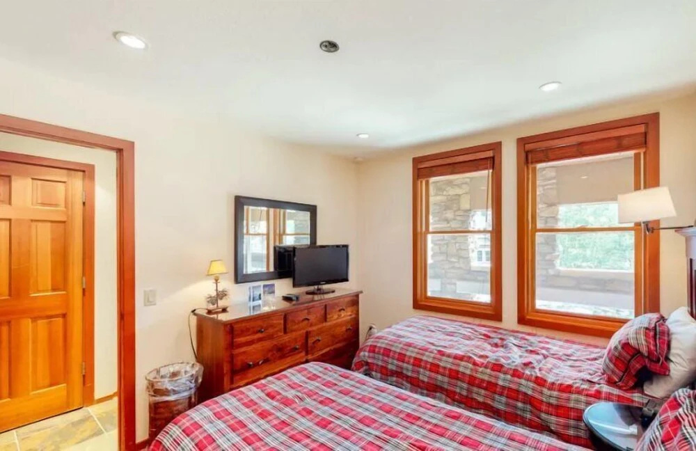 Premier Ski In, Ski-Out 3 Bedroom Condo With Spectacular Views, Heated Outdoor Pool And Hot Tub, Short Walk To Village