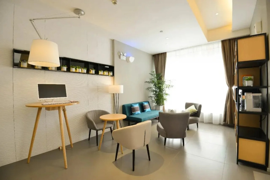 Ease Hotel (Shenzhen Pinghu Huanancheng, Dahuanggong Commercial Center)