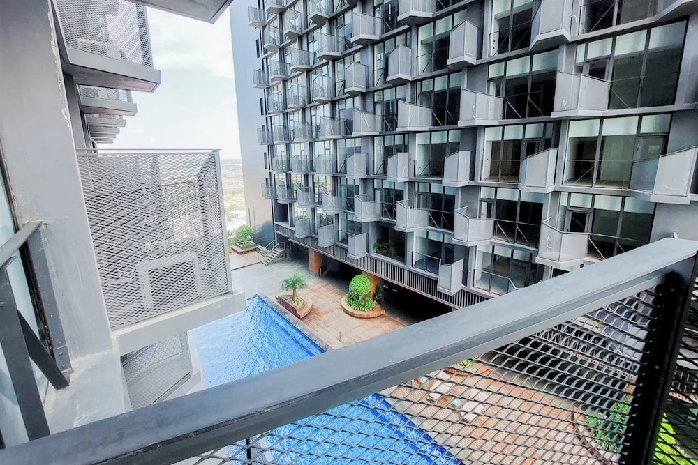 Best Deal And Homey 1Br Apartment Carstensz Residence