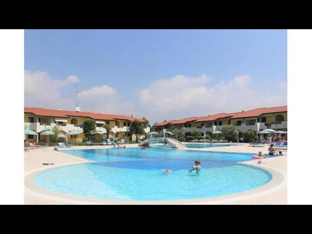 Enjoy the sun From a Private Garden!