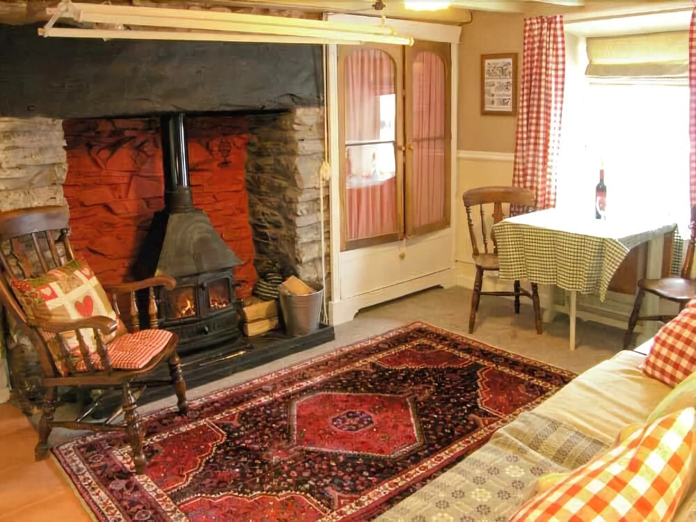 Pet friendly two bedroom cosy cottage
