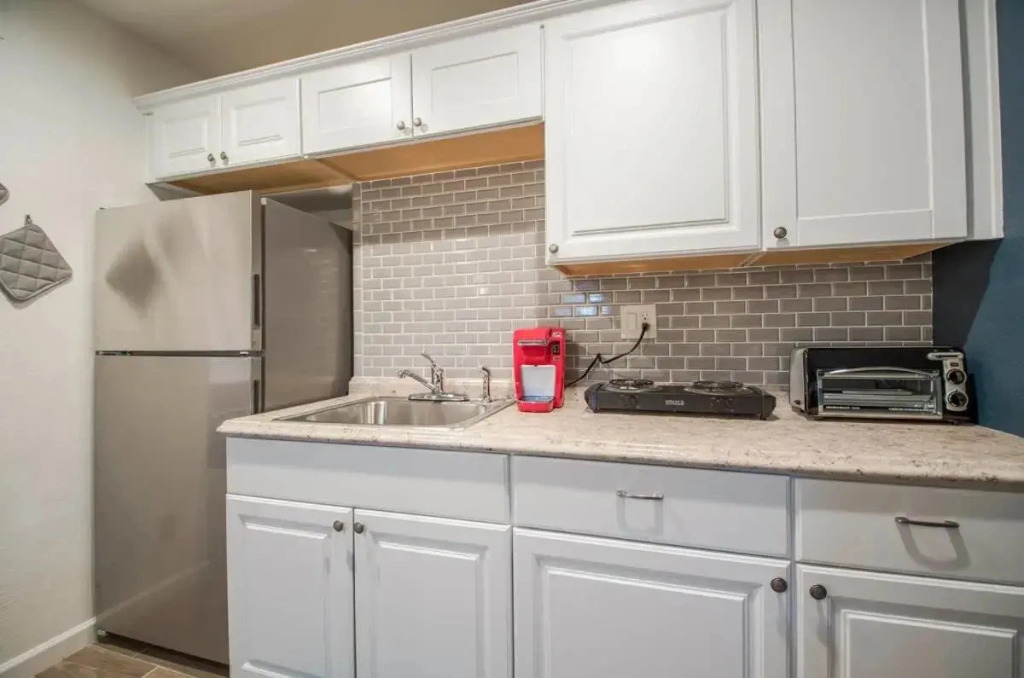 34B- Modern studio condo heated pool and dog park