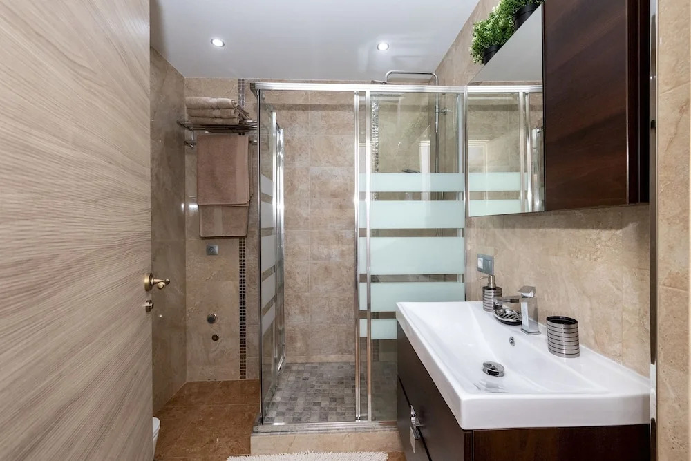 Plaza de Toros II - Recently Renovated Condo in Malaga Centre, Sea Views, 5 Mins Walk to Beach