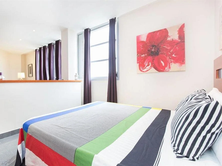 AinB Universitat Apartments