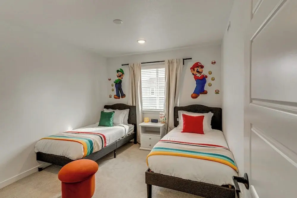 Great for Families! Newly Built Home in Aurora