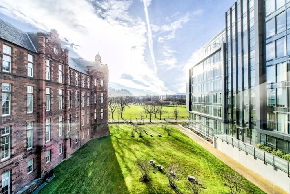 Luxury Quartermile Apart