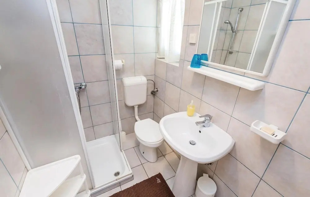 Stunning Home in Lovran With Wifi and 2 Bedrooms