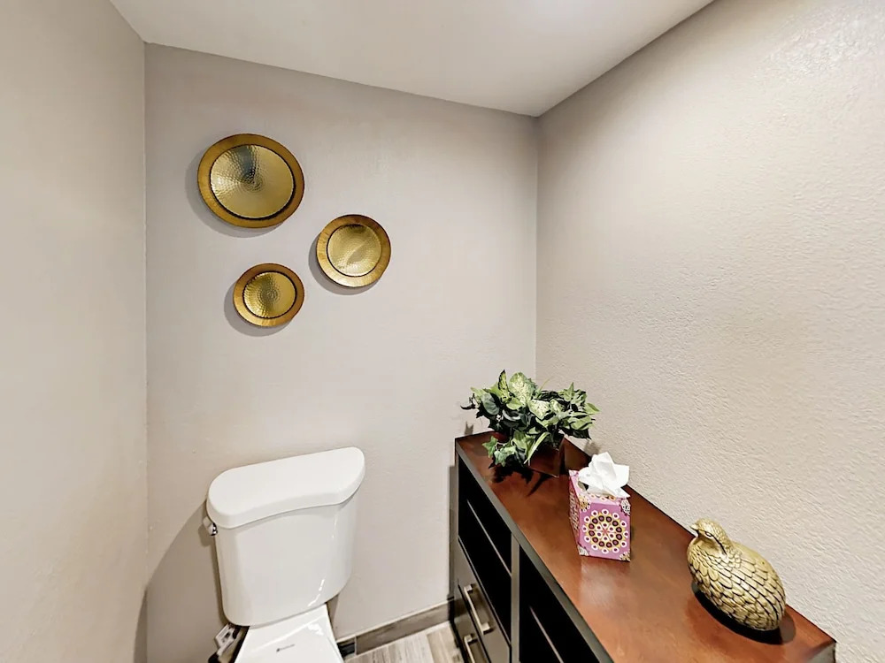 Scottsdale Oasis Home 4 Bedrooms 2.5 Bathrooms Home