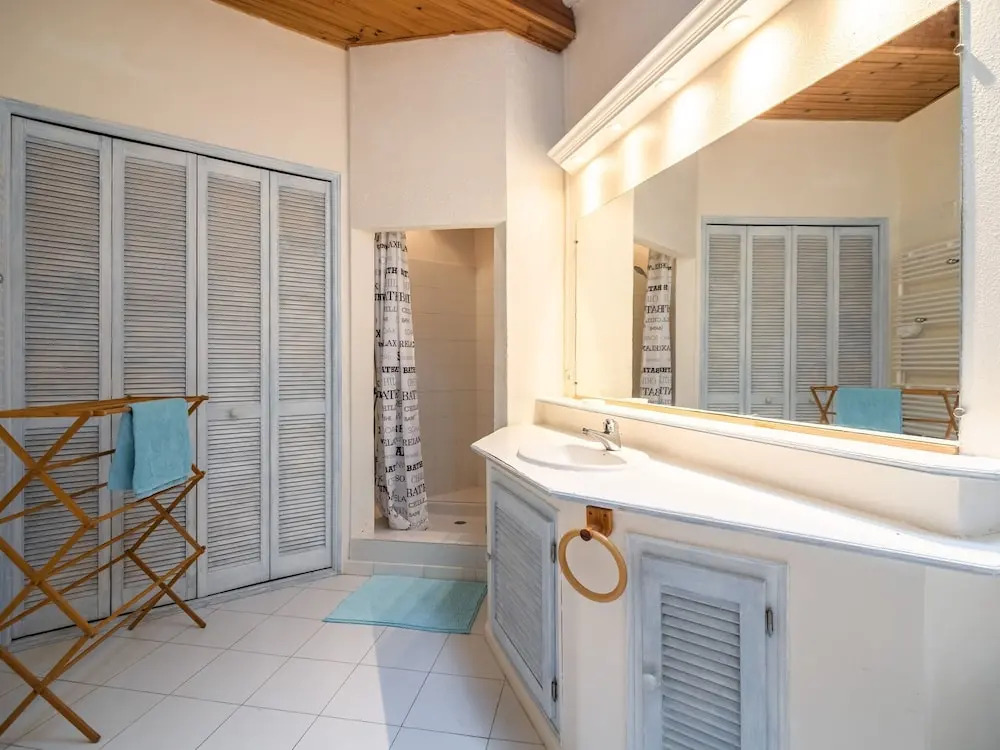 Elegant Seaside Villa in Èze