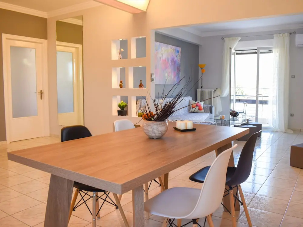 Cozy flat on the main square, 10min to the sea