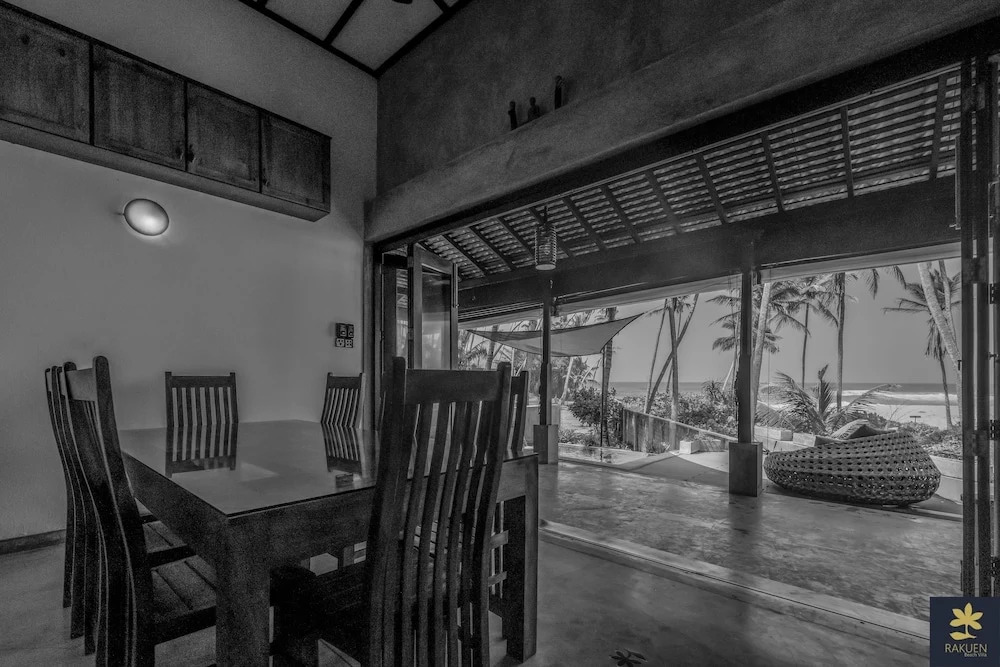 Rakuen Beach Villa