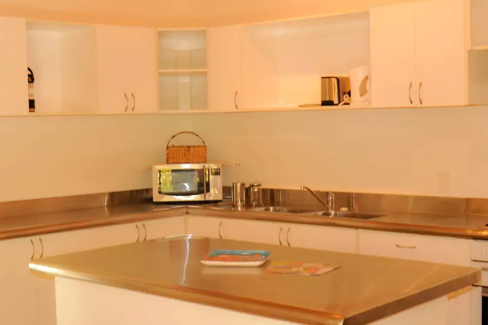 Dorothy's Muri Beach Bungalows
