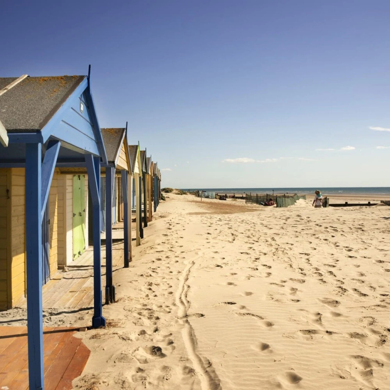 Beach House for 10 With hot tub Garden