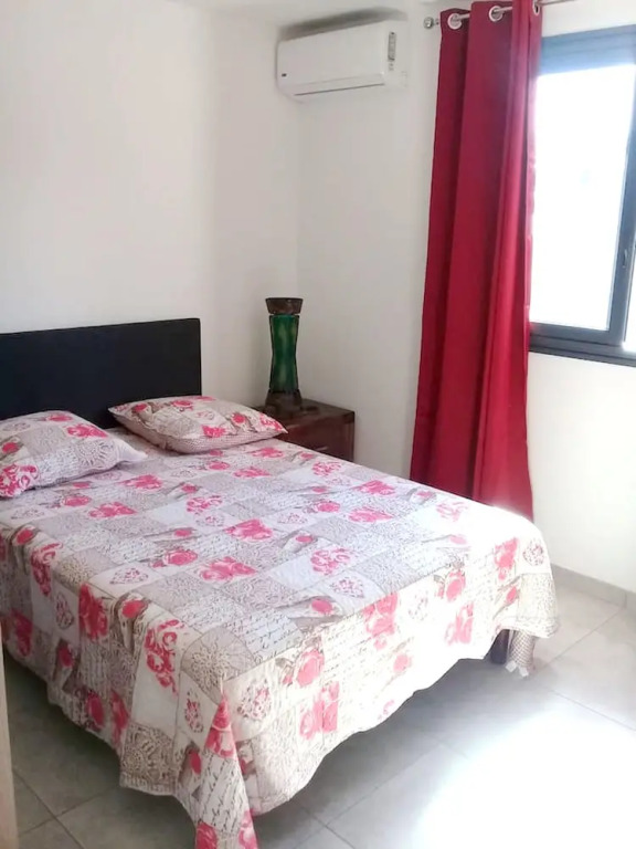 House with 2 Bedrooms in Saint-Denis, with Wonderful Sea View, Enclosed Garden And Wifi - 600 M From the Beach