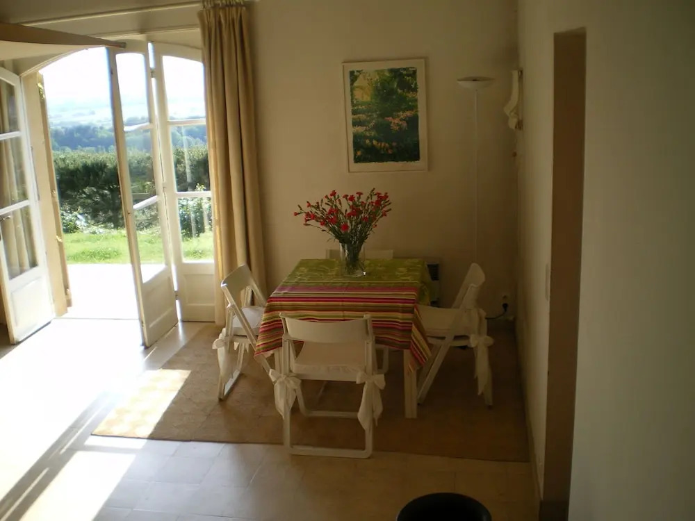 Sunny holiday home in Provence with pool