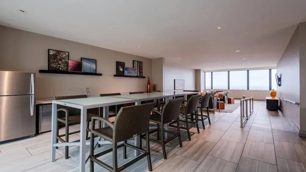 26th FL Bold CozySuites w/pool, gym, roof