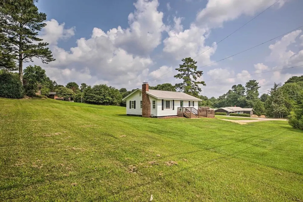 Idyllic Getaway w/ Deck ~ 4 Mi to Dtwn Athens