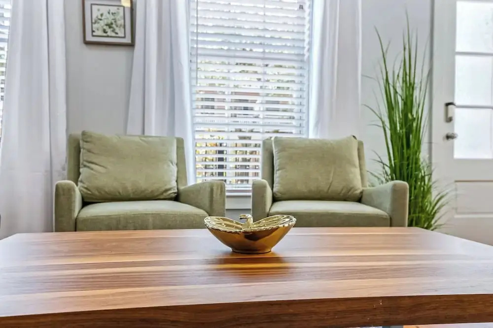 Stunning 4 BR Condo + Pool - Near St. Charles