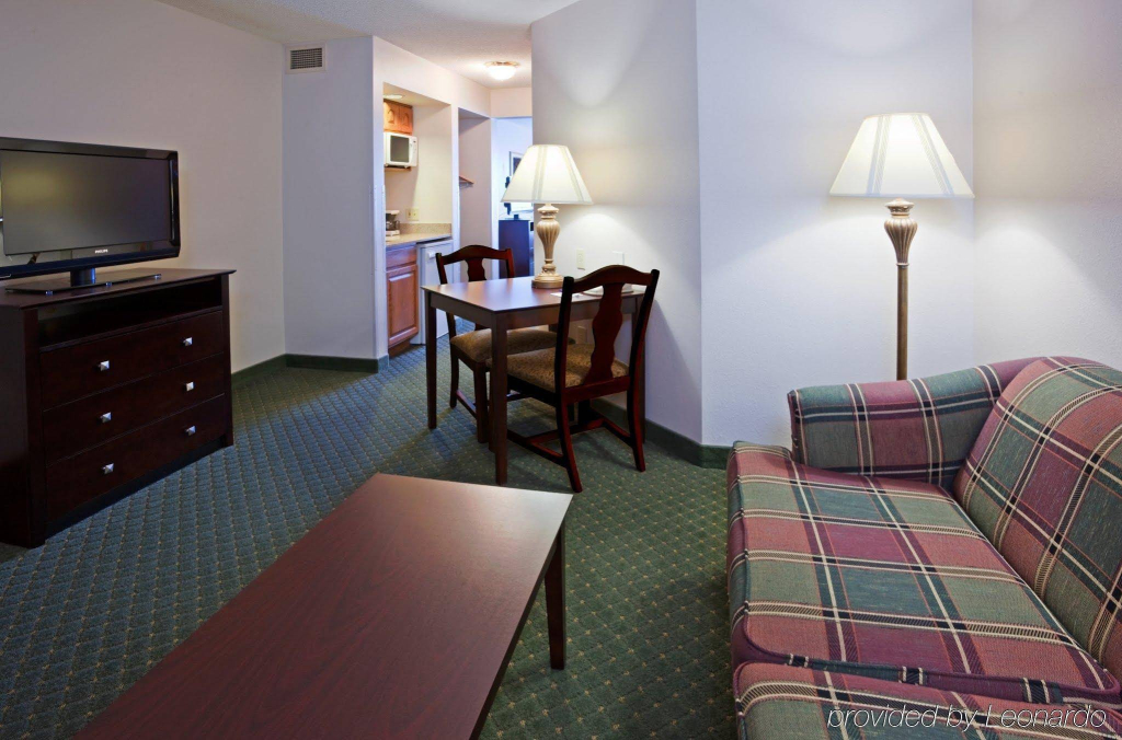 Holiday Inn Express Hotel & Suites Oshkosh - State Route 41 by IHG