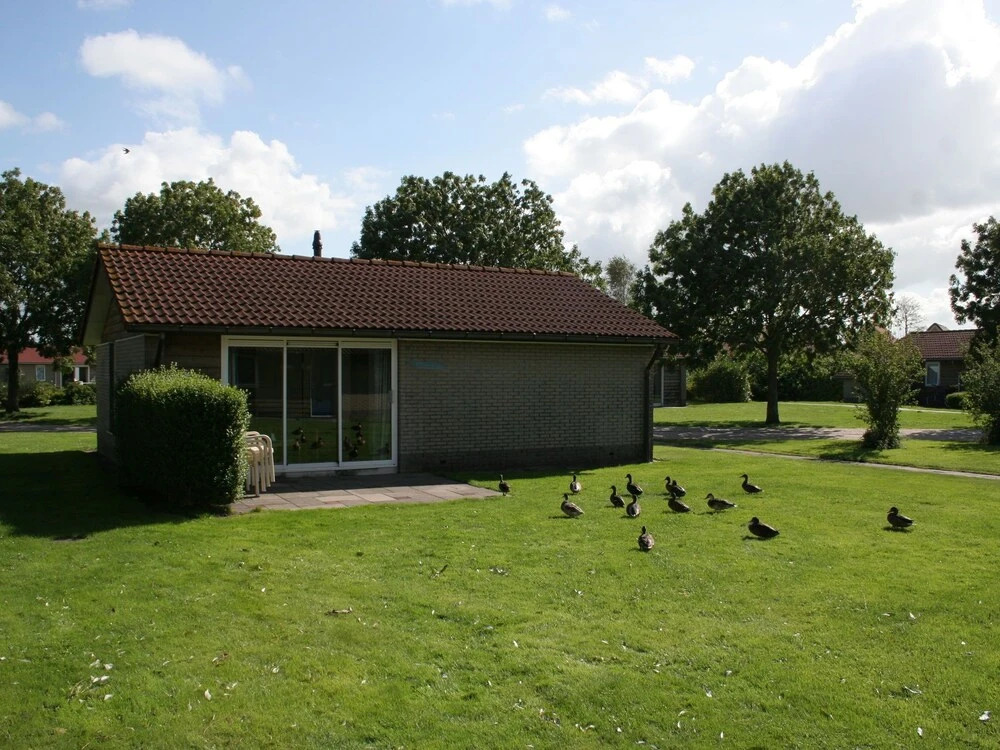 Detached Bungalow with Terrace near Small Beach
