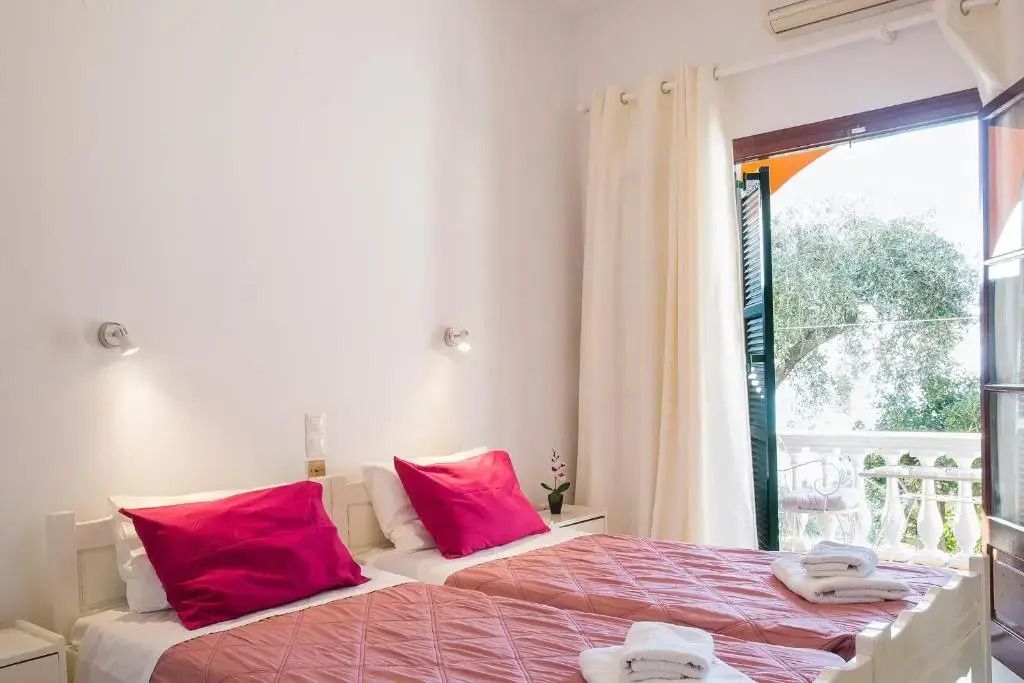Vallias Seaview Apartments by Konnect, 300m from Nissaki beach
