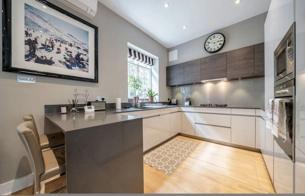 Conduit Mews Luxurious Mews House Next to Hyde Park