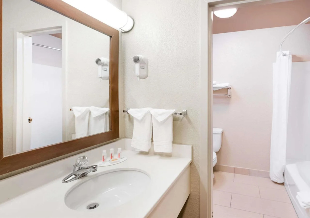 Quality Inn West Des Moines I-80 & I-235