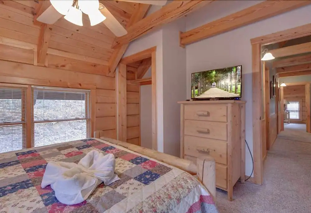 Big Bear 2 - Five Bedroom Cabin
