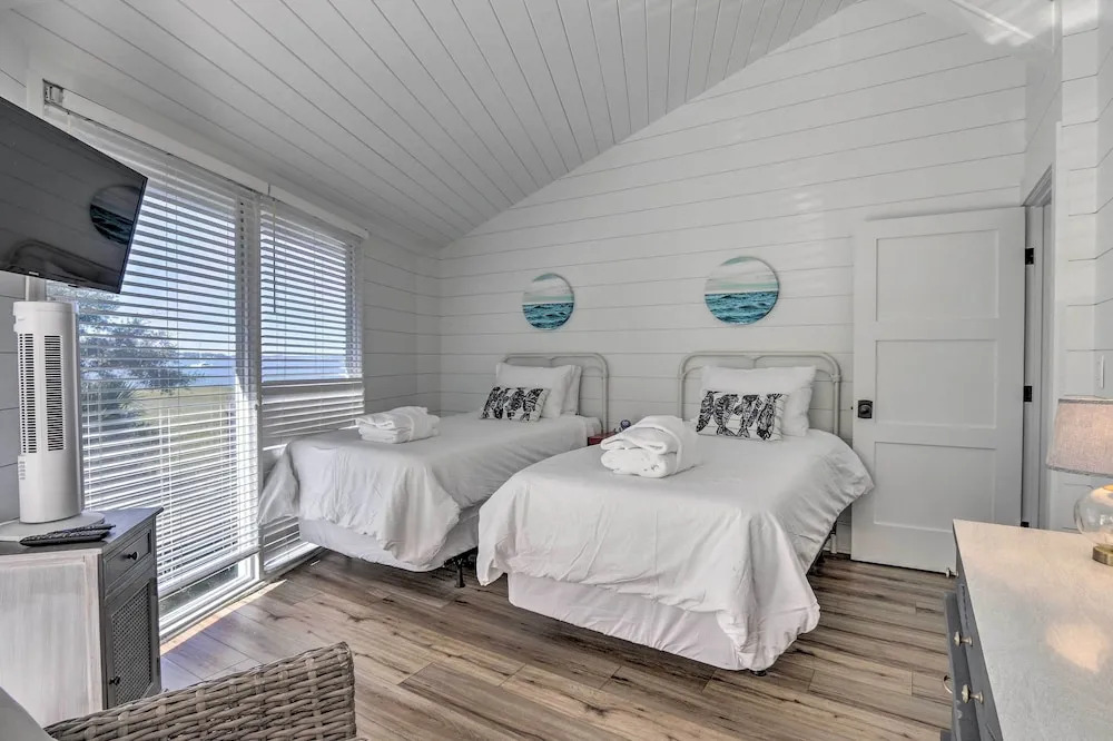 Ocean-view Treetop Escape w/ Fire Pit!