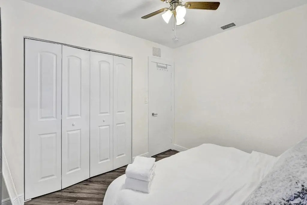 BRAND NEW 4Bed/2Bath - Renovated Luxury Stay