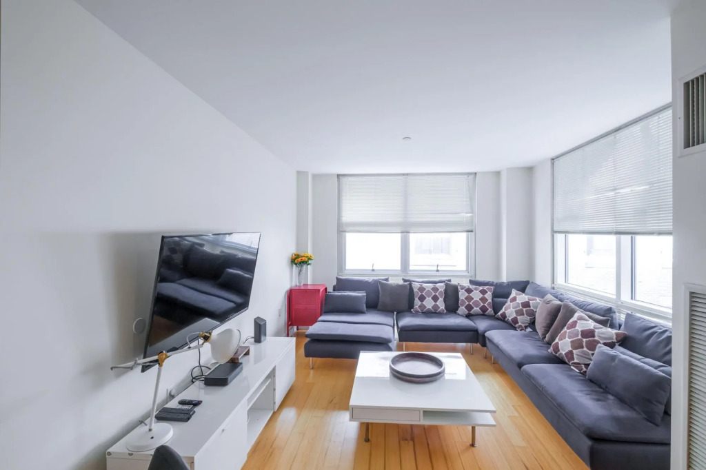 Luxury 2BR + 100 Walkscore | Theatre District | Evonify