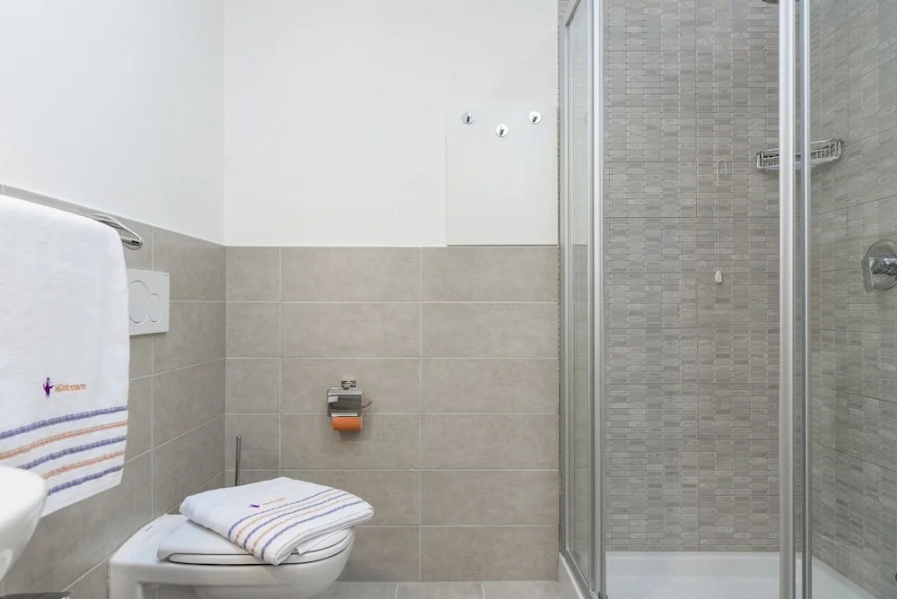 Marinas White Apartment
