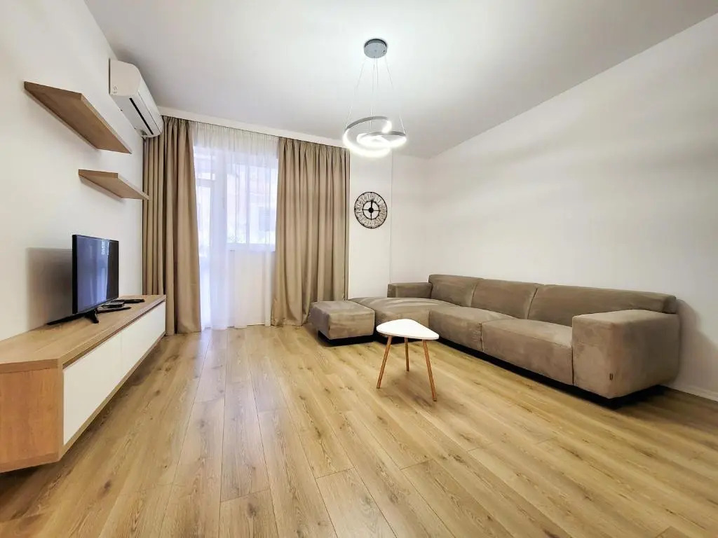 Boulevard 2 BR Apartment