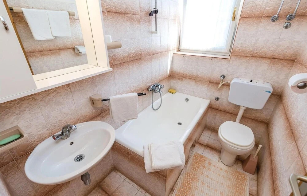 Stunning Home in Barbat With Wifi and 3 Bedrooms