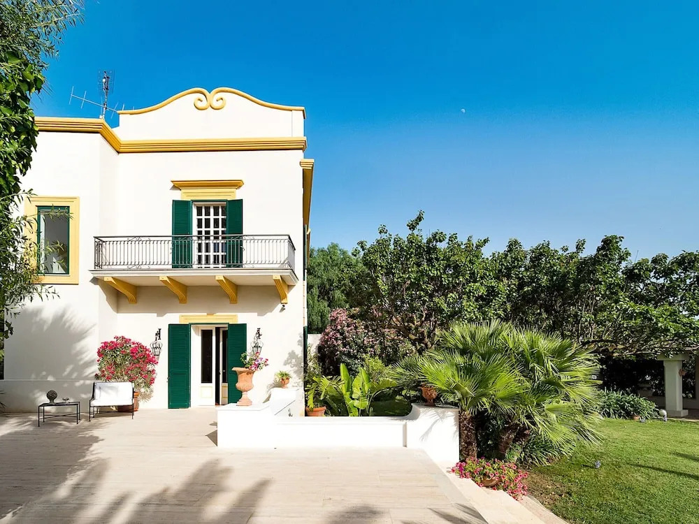 Villa in Salemi With Pool and Garden