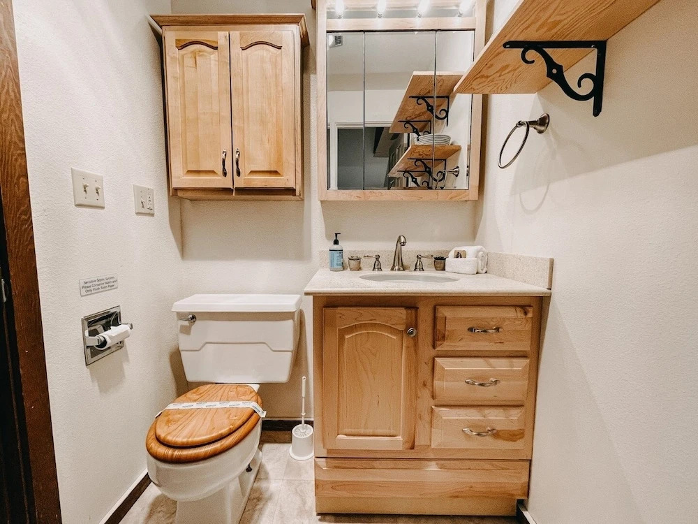 73sw - Wood Fireplace - Wifi - Views - Sleeps 6 2 Bedroom Home by Redawning