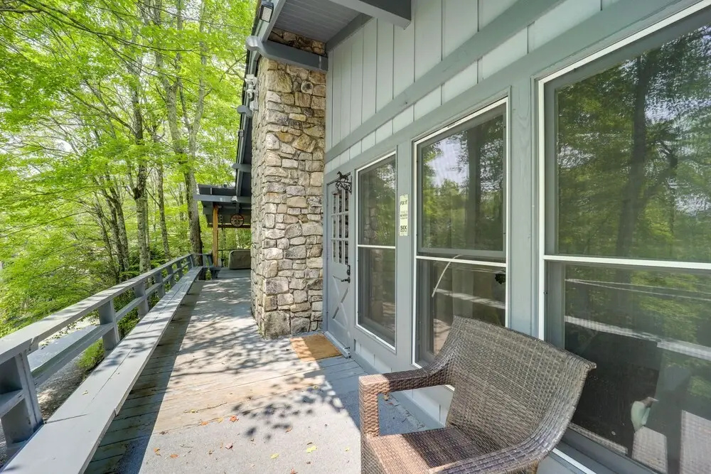 Beech Mountain Home w/ Fire Pit < 1 Mi to Skiing!