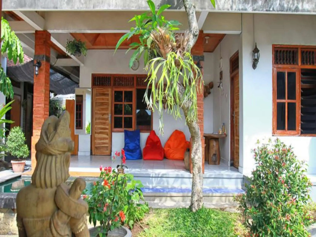 Halaman Depan Hostel